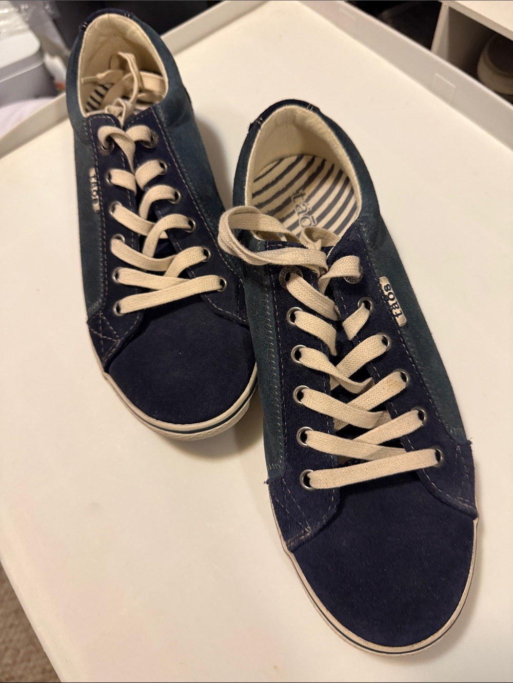 Taos Footwear Navy and Cream Low-Top Athletic Sneakers